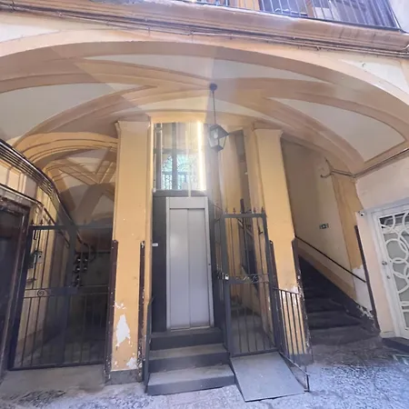 Centro Madame Con Terrazzo E Vista Giardino Daire Napoli
