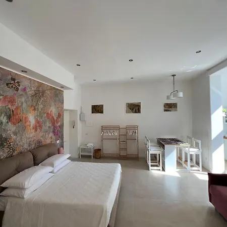 Centro Madame Con Terrazzo E Vista Giardino נאפולי